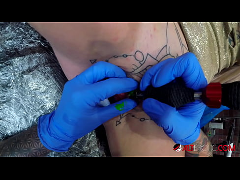 ❤️ Sully Savage, une chaudasse extrêmement tatouée, s'est fait tatouer le clitoris. ❤❌ Fucking at fr.sexarxiv.ru ❌❤